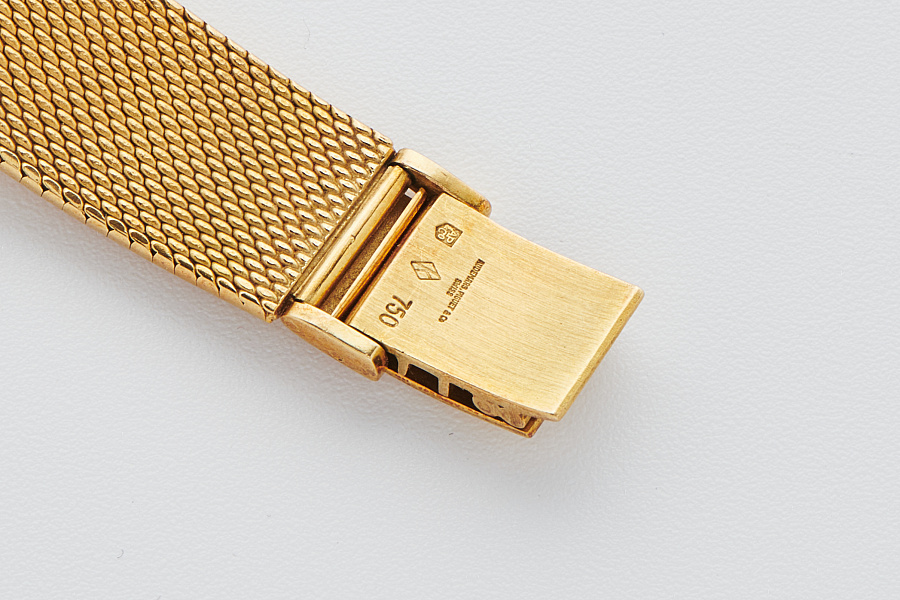 Vertical TV Dial in 18k Yellow Gold