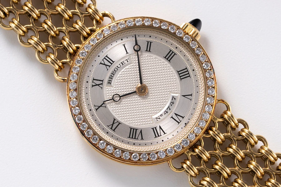 Ladies Watch on Mesh Bracelet in 18k Yellow Gold