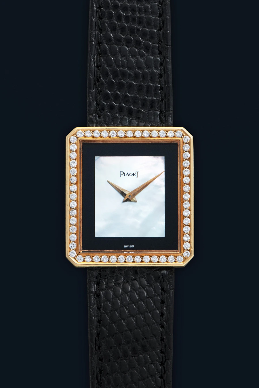 Protocole in 18k Yellow Gold with Onyx and Mother of Pearl Dial