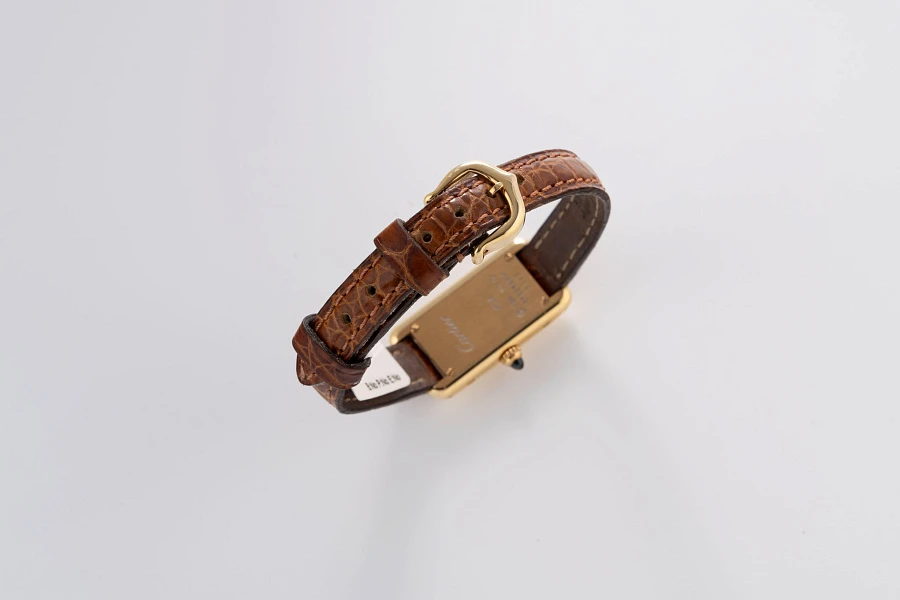 Tank Allongé Ref. 2443 in 18k Gelbgold