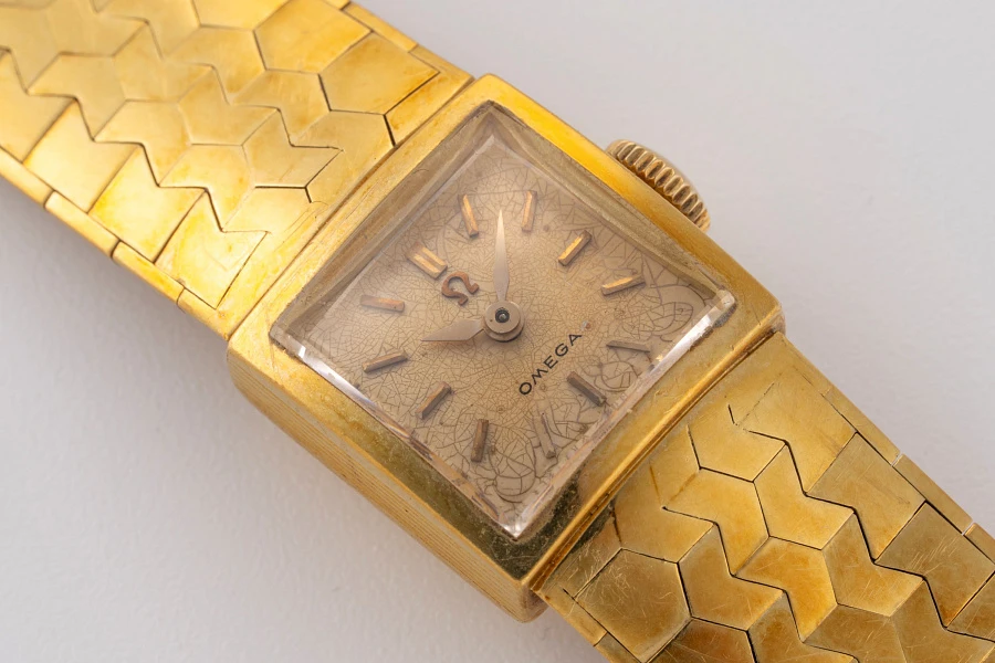 Square Ladies Watch in 18k Yellow Gold