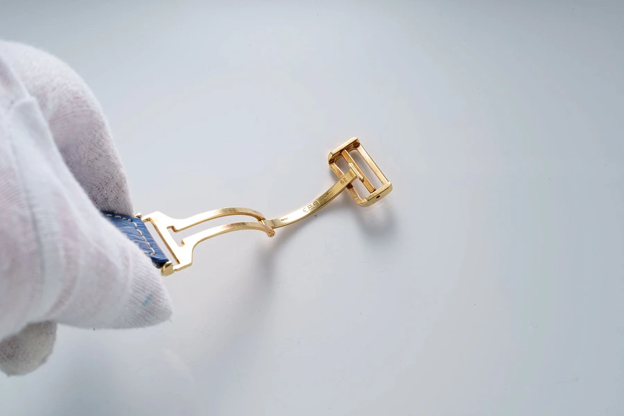 Voyager World Time Ref. 8124913 in 18k Yellow Gold