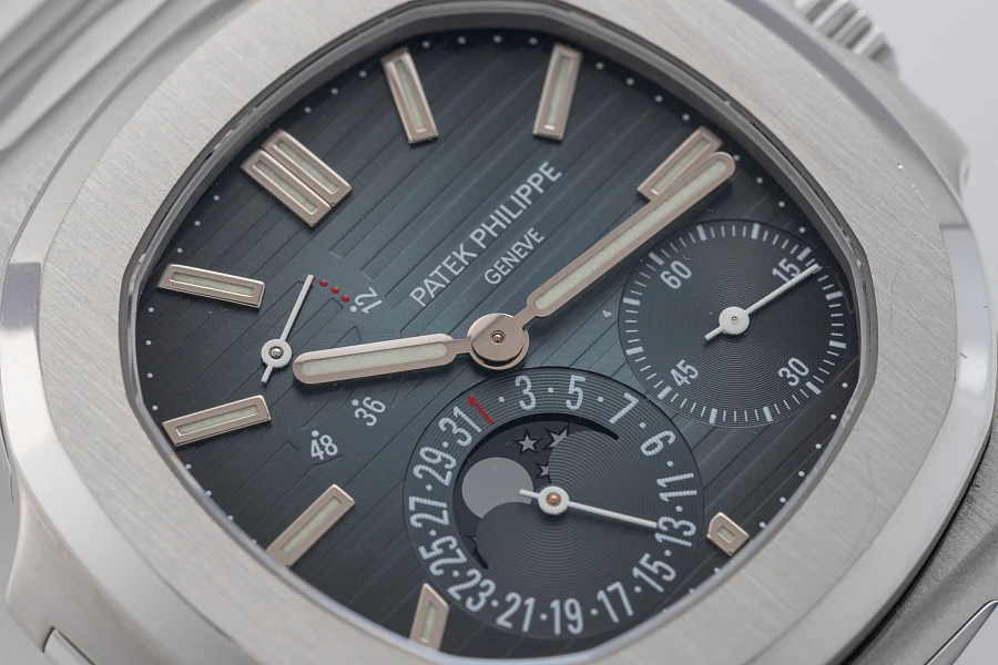 Nautilus Ref. 5712 in Stainless Steel