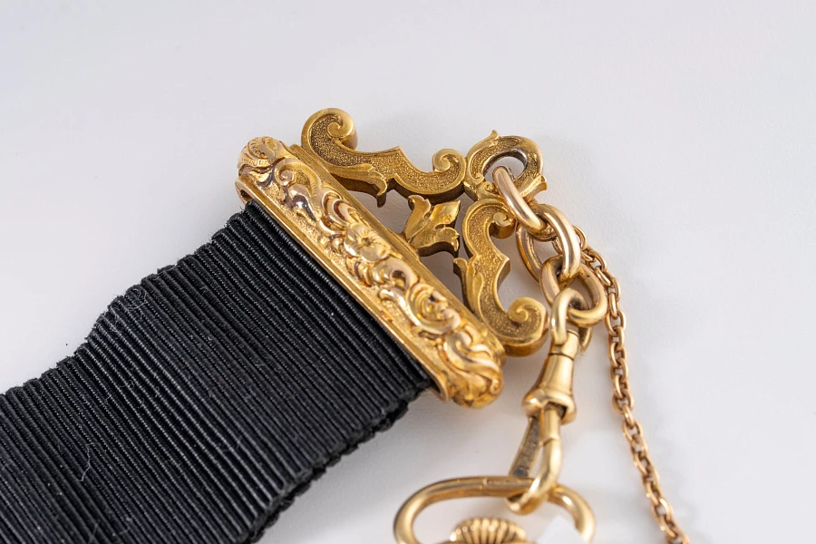 Pocket Watch in 18k Yellow Gold on Decorative Seal Pendant