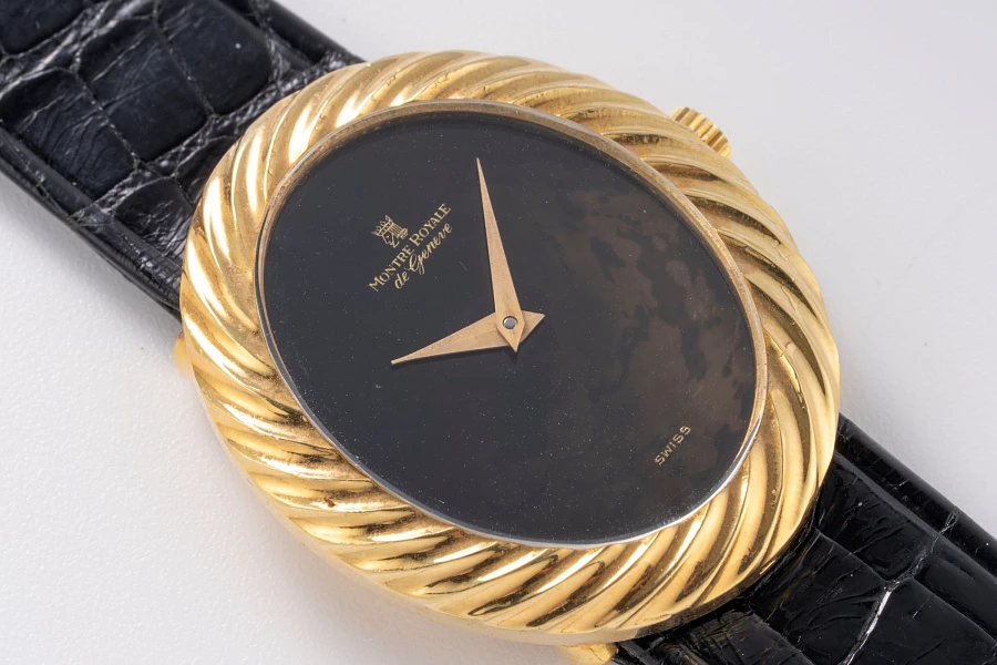 Rope Bezel Oval Dress Watch in 18k Yellow Gold