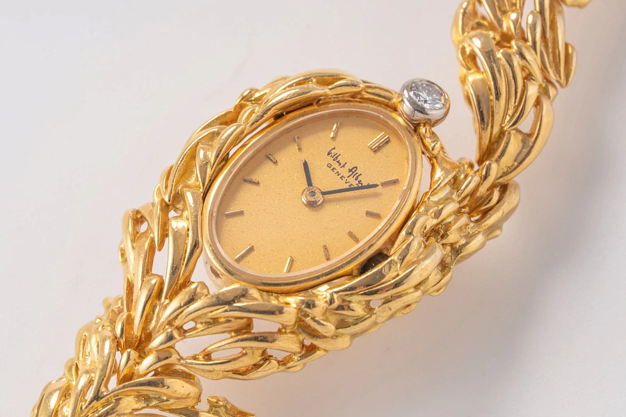 Set of a Watch and Complementary Jewelry in 18k Yellow Gold