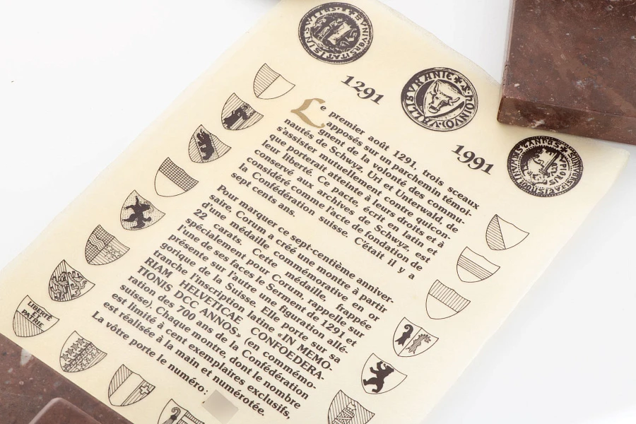 Helvetica Ref. 5564556 in 18k Yellow Gold