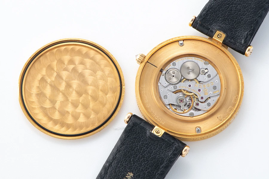 Helvetica Ref. 5564556 in 18k Yellow Gold