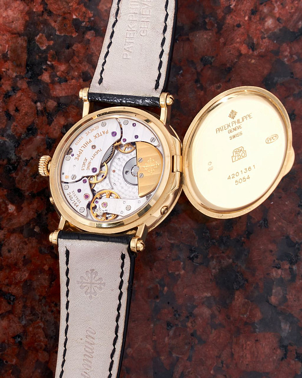 Calatrava 5054 ‘Officer-style’ Power Reserve Moonphase