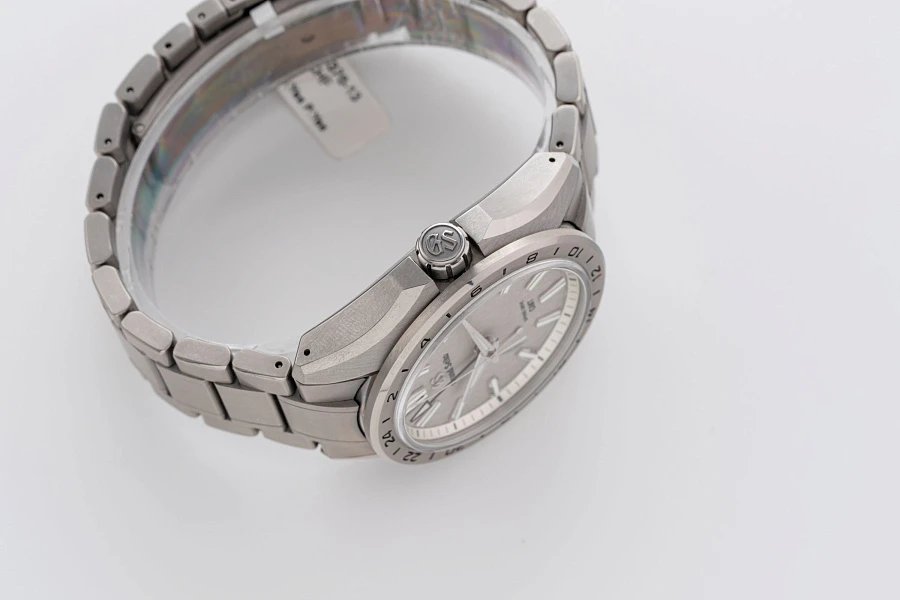 GMT Ref. SBGE285 in Titanium