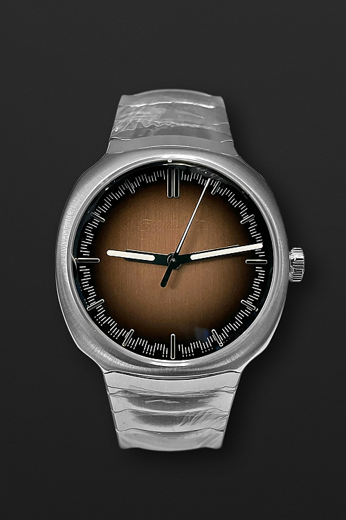 Streamliner Centre Seconds Smoked Salmon Dial