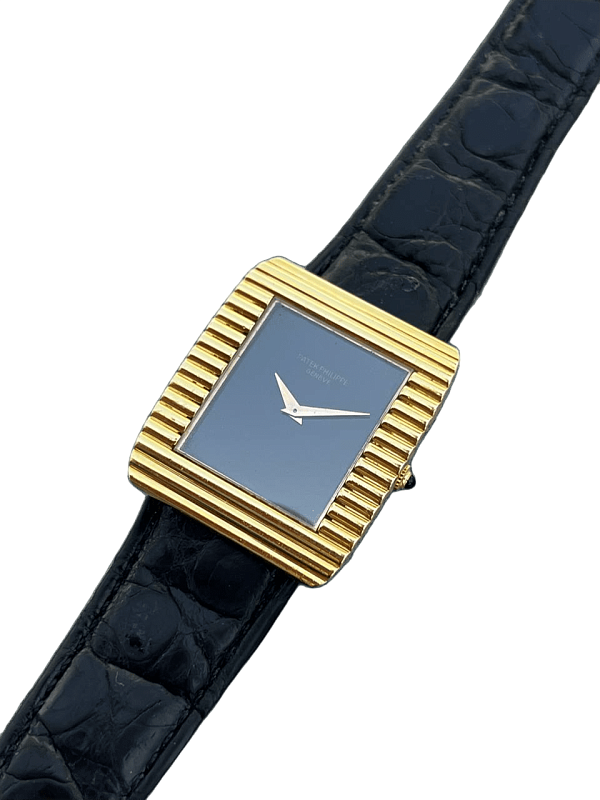 Vintage Rectangle 3633 in 18k Yellow Gold with Onyx Dial