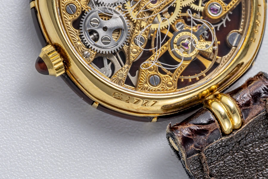 Piece Unique Tortoise Shell Ref. G2727 in 18k Yellow Gold