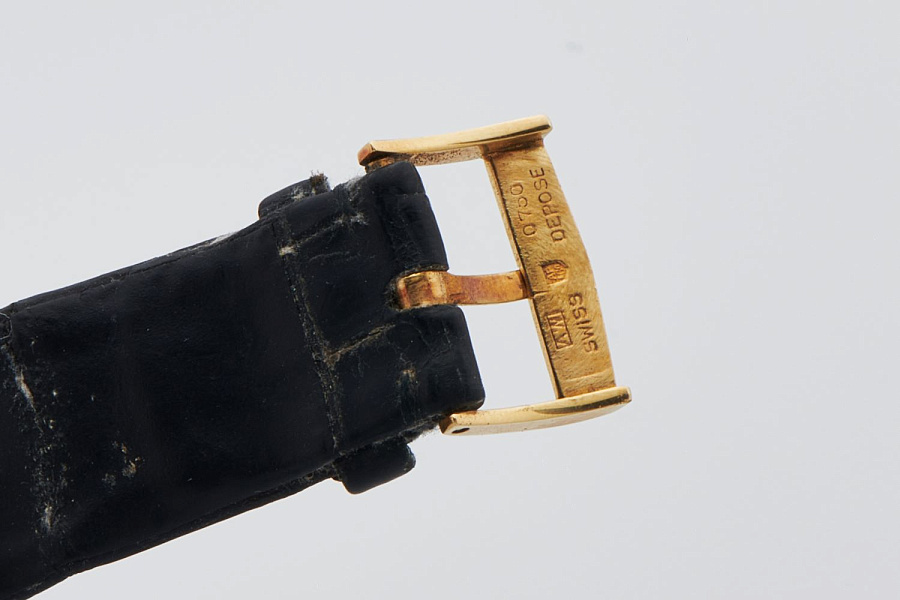 Dress Watch with Black Dial in 18k Yellow Gold