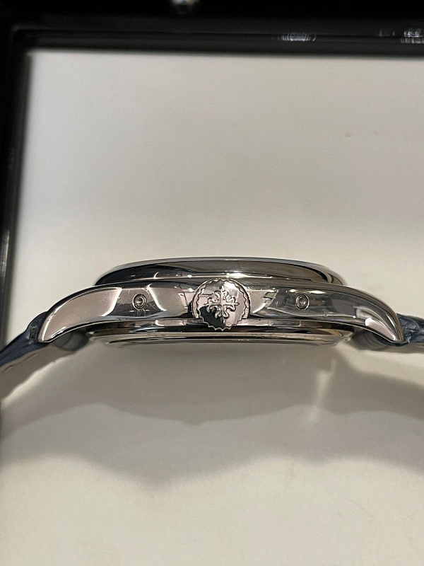 Annual Calendar 5146 White Gold