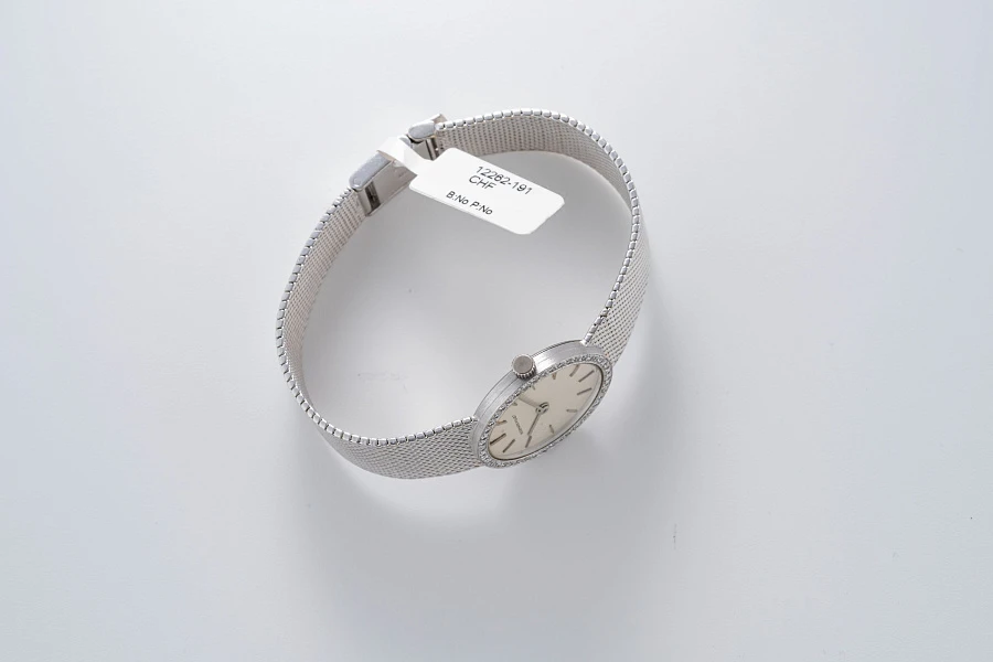 Ladies Watch in 18k White Gold with Diamond Bezel