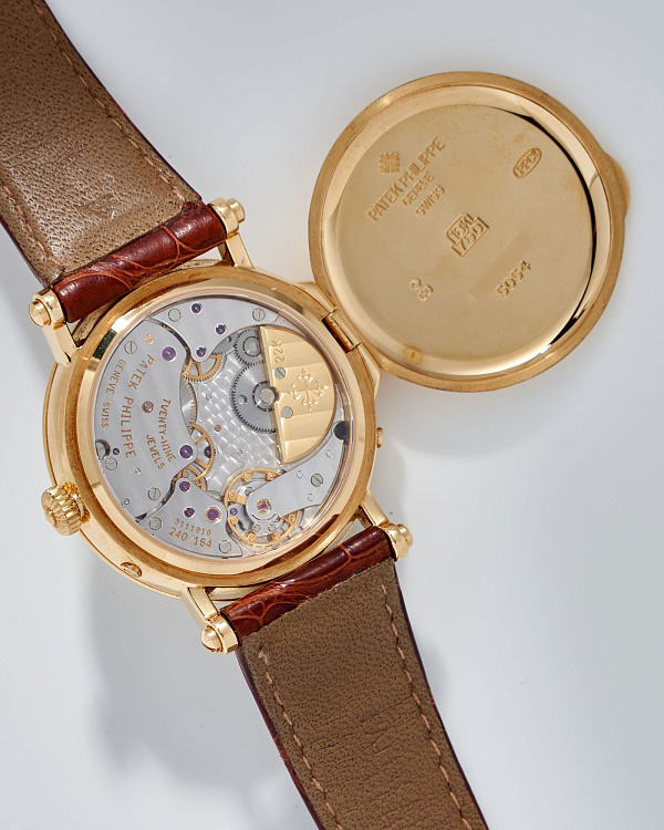 Calatrava 5054 ‘Officer-style’ Power Reserve Moonphase