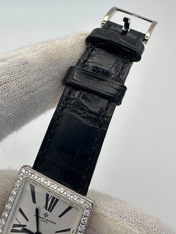 MCMLXXII (1972) Asymmetric White Gold Diamonds