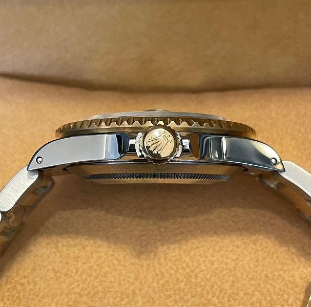 Submariner Date 16613 Steel & Gold