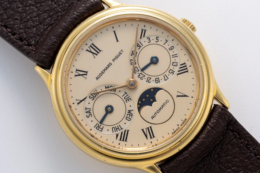 Calendar Moonphase Ref. 25589 in 18k Yellow Gold