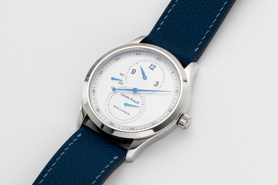 Régulateur in Stainless Steel