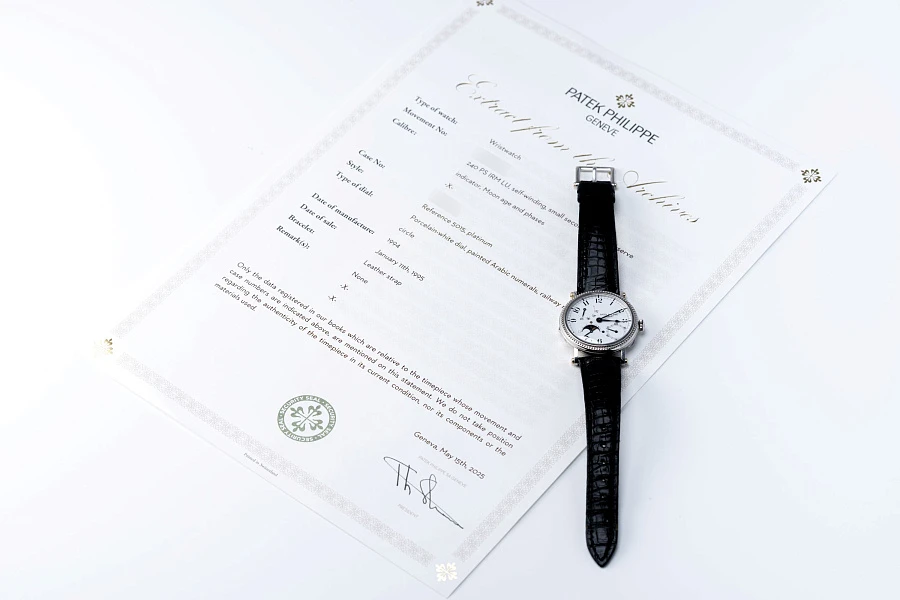 Calatrava Ref. 5015P in Platinum