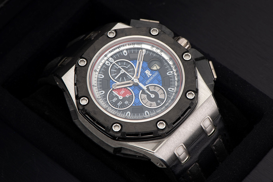Royal Oak Offshore Grand Prix Ref. 2629P in Platinum