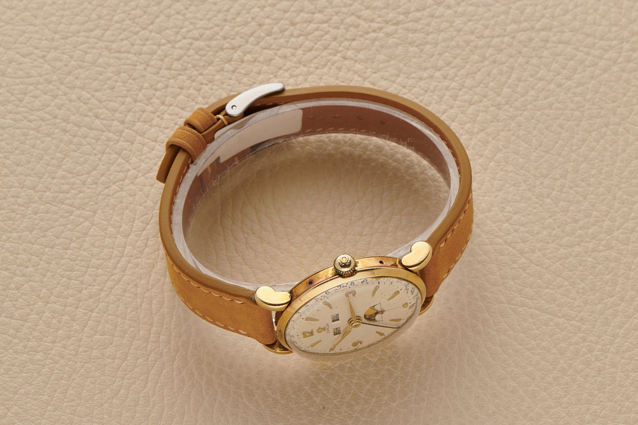 Cosmic Triple-date 18 Yellow-Gold