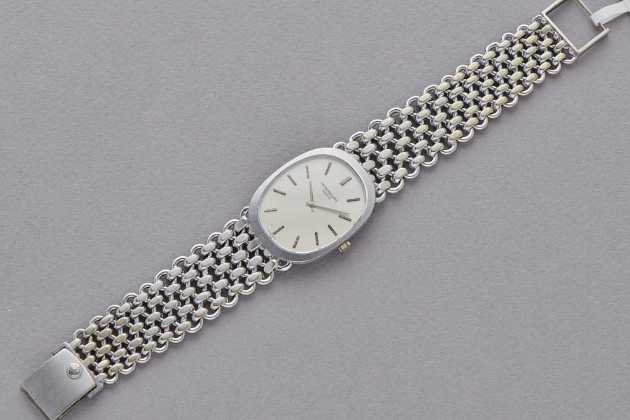 Ellipse in 18k White Gold