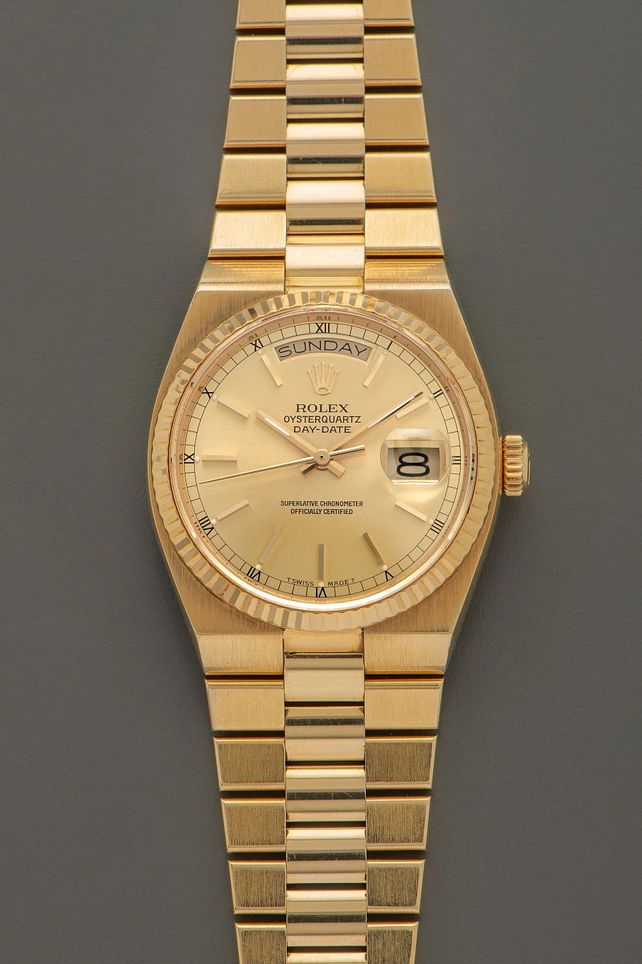 Oysterqaurtz Day-Date Ref. 19018N in 18k Yellow Gold