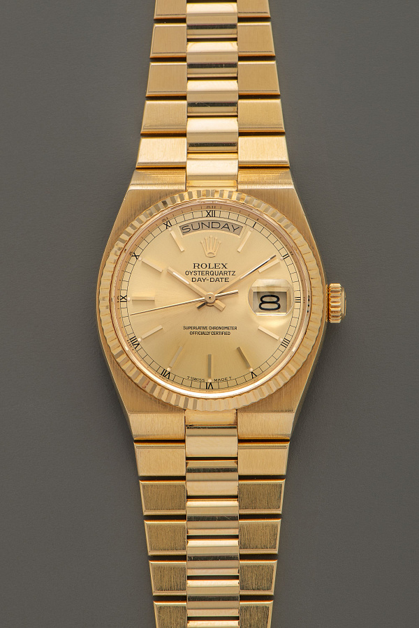 Oysterqaurtz Day-Date Ref. 19018N in 18k Yellow Gold