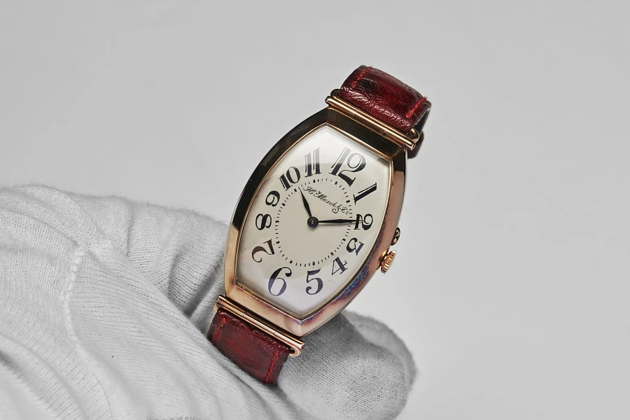 H. Moser & Cie Tonneau