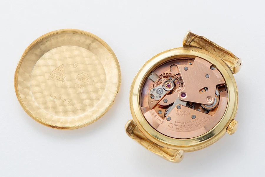 Shrouded Lugs Waffle Dial RG-Chronometer Ref. 14327 in 18k Yellow Gold