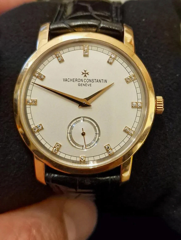 Patrimony Traditionnelle Hand-wound Small Seconds Diamond Indexes