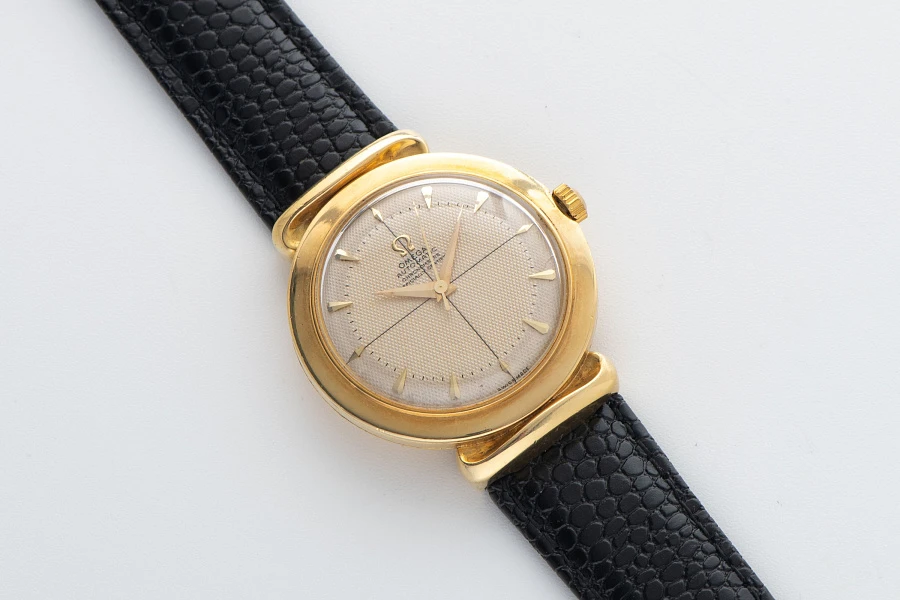 Shrouded Lugs Waffle Dial RG-Chronometer Ref. 14327 in 18k Yellow Gold