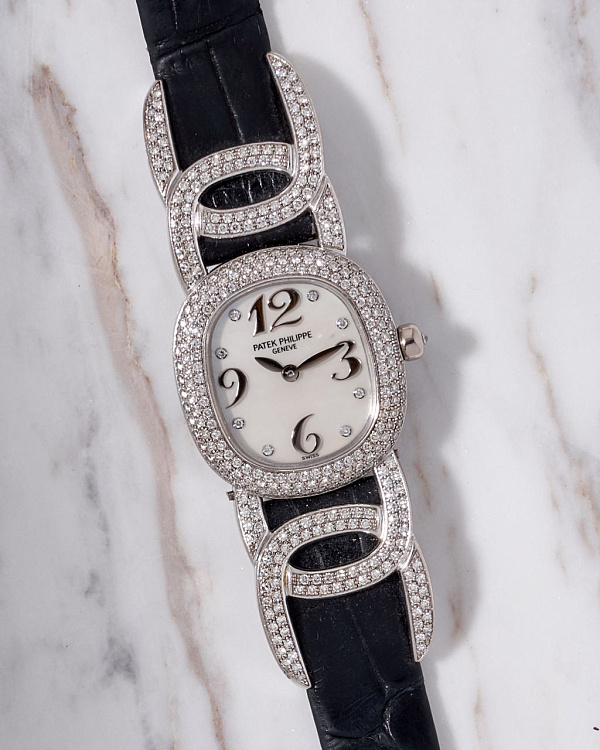 Golden Ellipse 4832 Ladies, Mother-of-pearl Dial Diamond-set