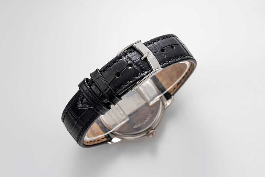 Power Reserve and Date Ref. 39.0240.655 in Platinum