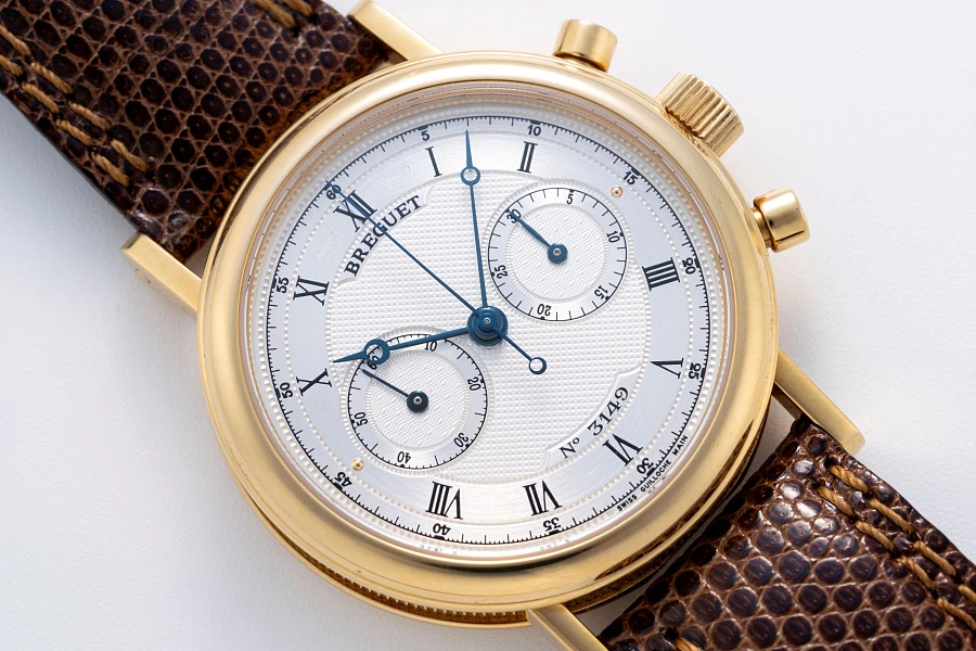 Classique Chronograph Ref. 5237 in 18k Yellow Gold