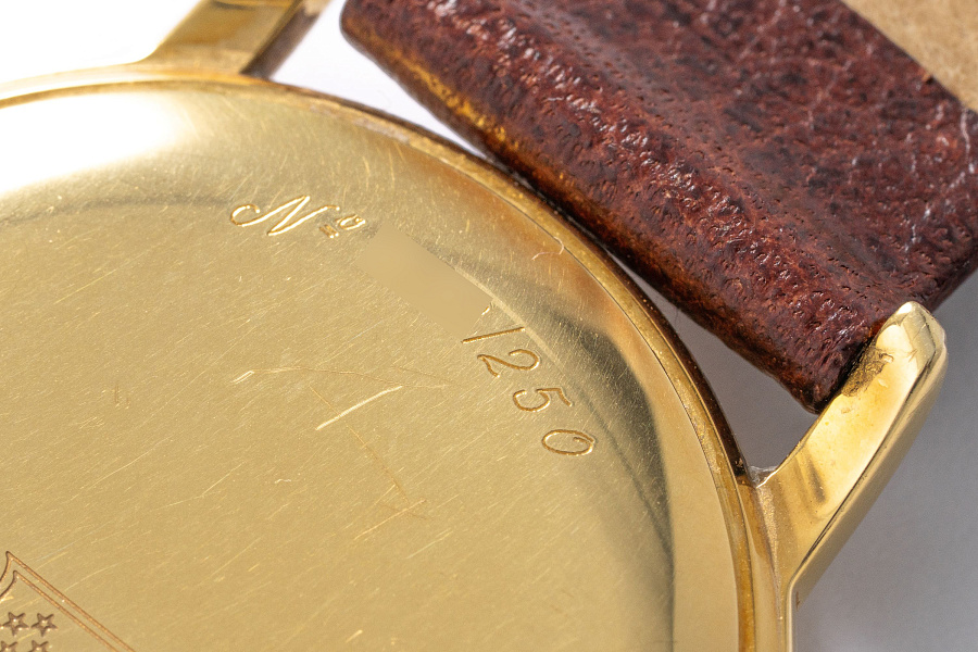 Elite GMT Ref. 30.0011.672 in 18k Yellow Gold