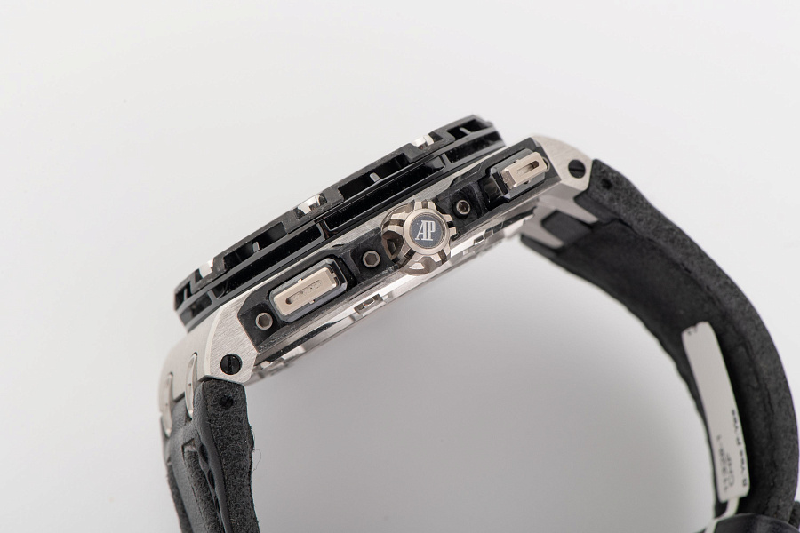 Royal Oak Offshore Grand Prix Ref. 2629P in Platinum