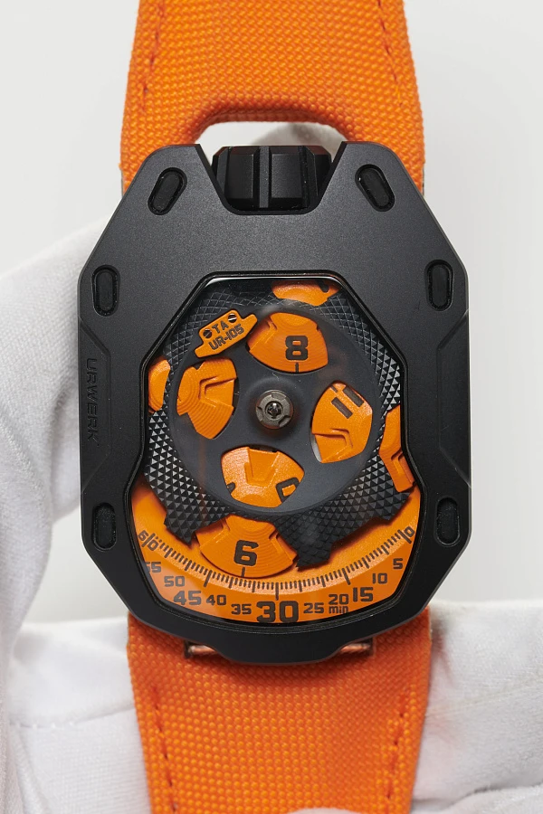 Urwerk UR-105TA