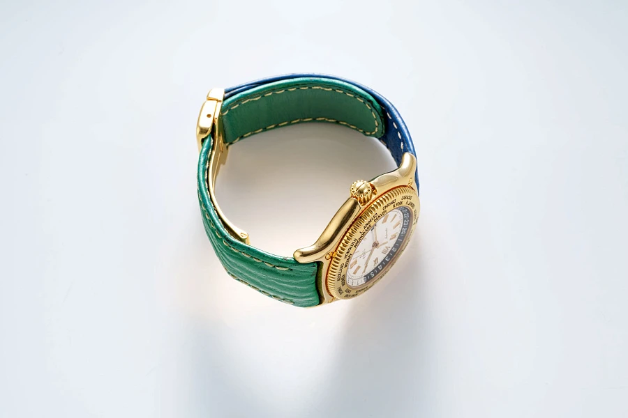 Voyager World Time Ref. 8124913 in 18k Yellow Gold