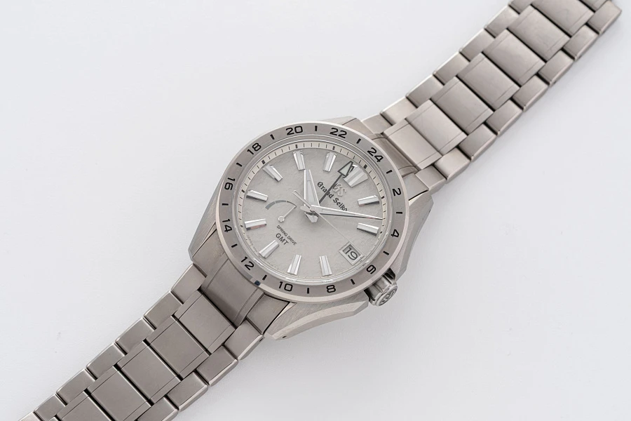 GMT Ref. SBGE285 in Titanium