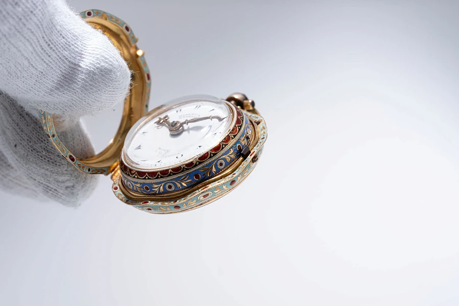 Pocket Watch with Enamel Decoration in 18k Yellow Gold