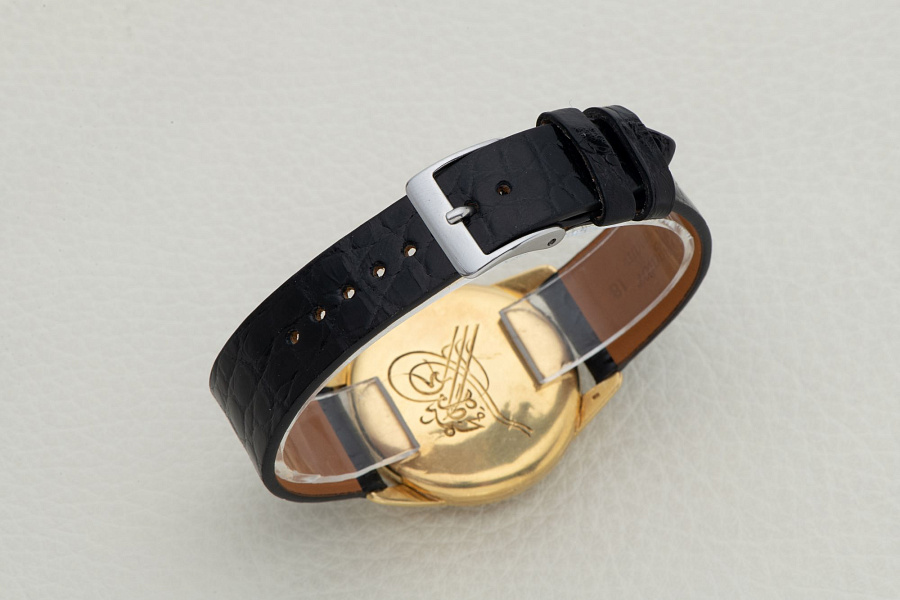 Dress Watch in 18K Yellow Gold