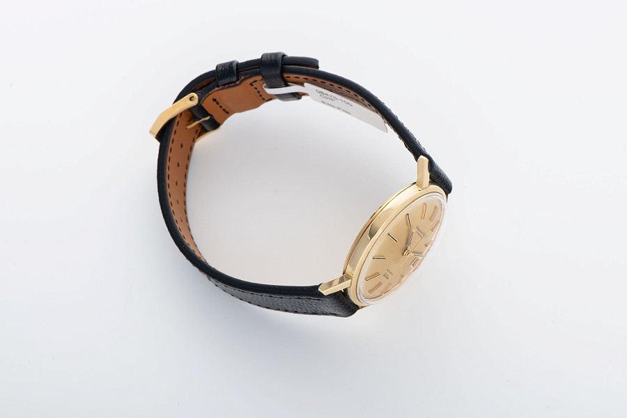 DeLuxe Automatic Ref. 807A in 18k Yellow Gold