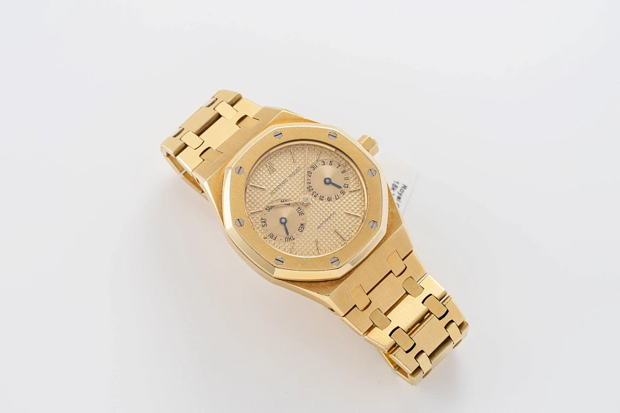 Royal Oak Day Date Ref. 25572BA in 18k Yellow Gold