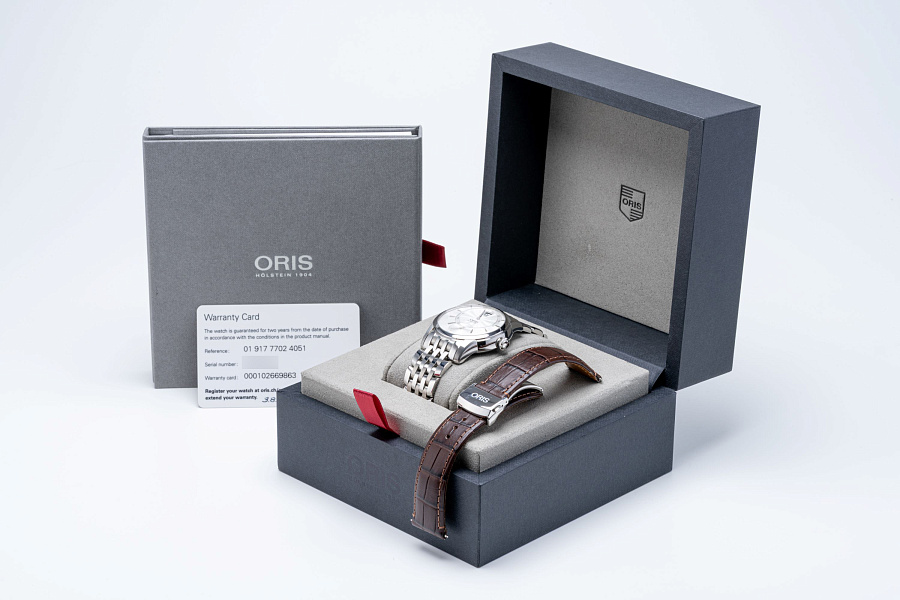 Artelier Jumping Hour in Stainless Steel