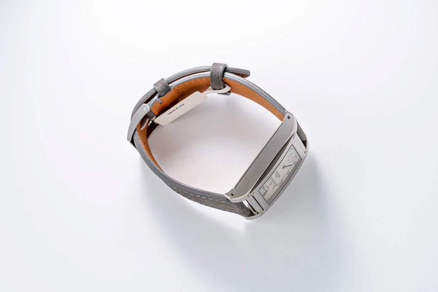 Tank à Vis Wandering Hours Ref. 2554 in 18k White Gold