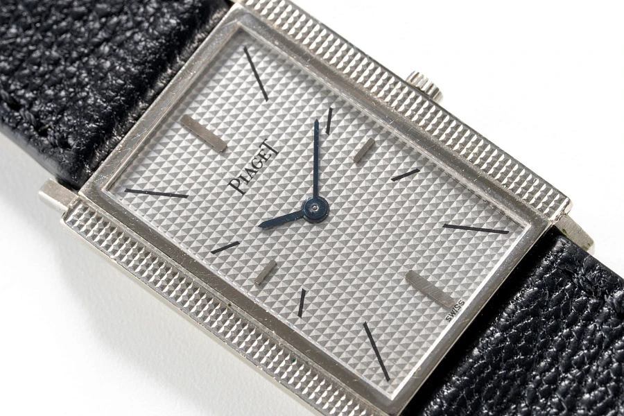 Clous de Paris Ref. 9212 in 18k White Gold
